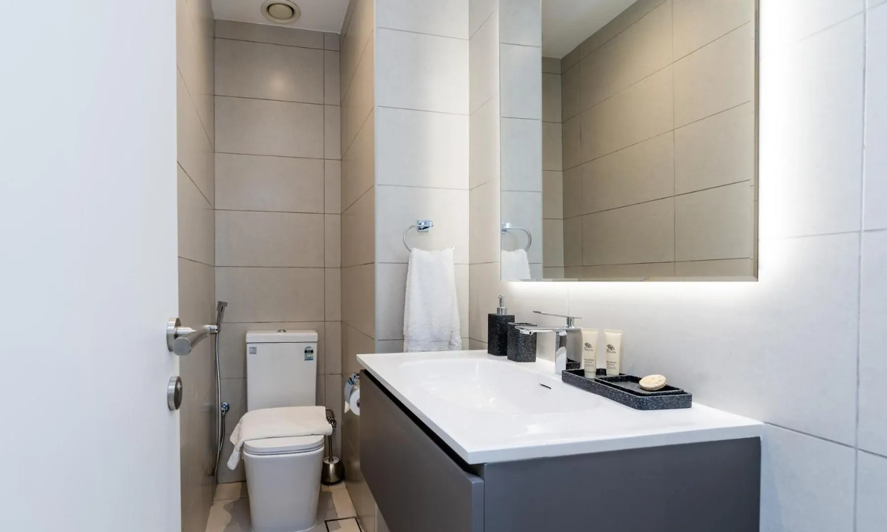 Spacious -Modern -Great Facilities And Location ドバイ 0*,