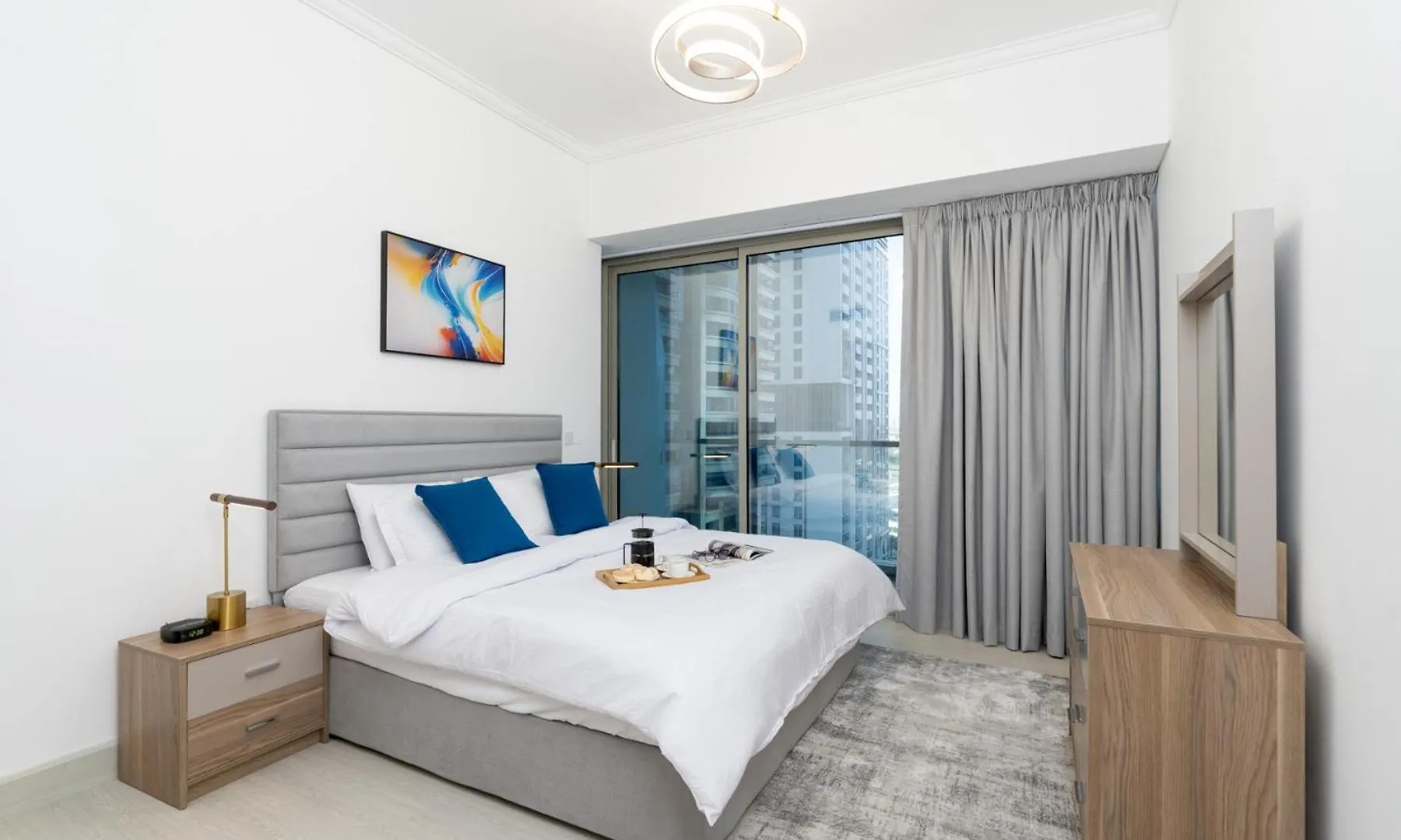 Spacious -Modern -Great Facilities And Location ドバイ アパート